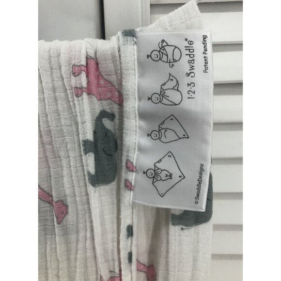 Swaddle Designs Cotton Muslin Swaddle Pink Giraffe & Elephant - Picture 4 of 5